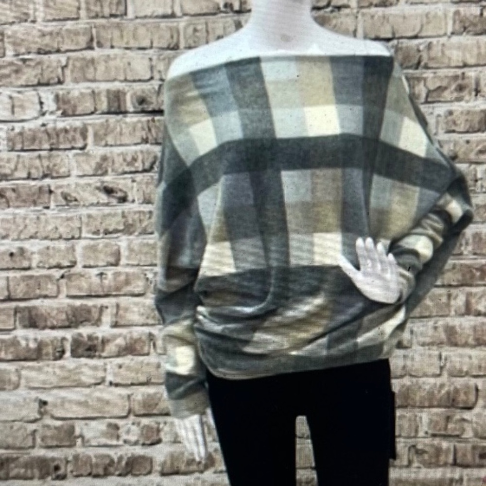 GREY COLOR BLOCK SOFT SWEATER